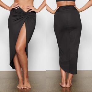 SKIMS Swim Sarong Skirt in Onyx